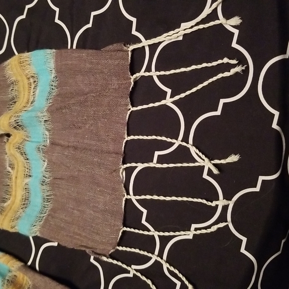 Women's scarf - Picture 3 of 3